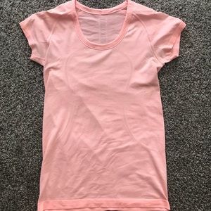 peach lululemon tee! size 8